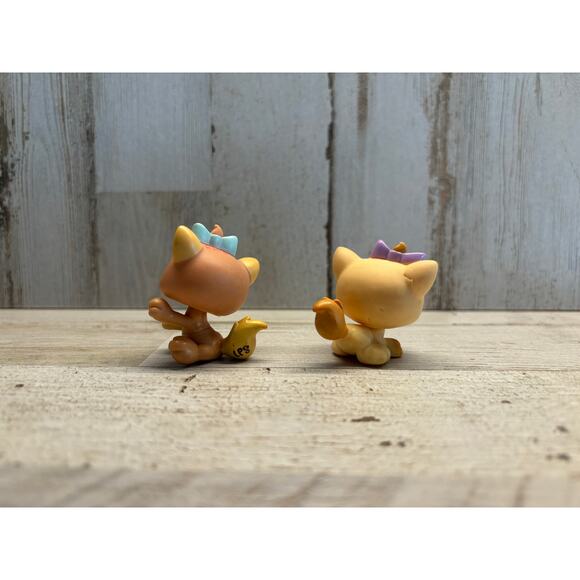Littlest Pet Shop LPS Vintage Cat Kittens with bows EUC - Picture 2 of 3